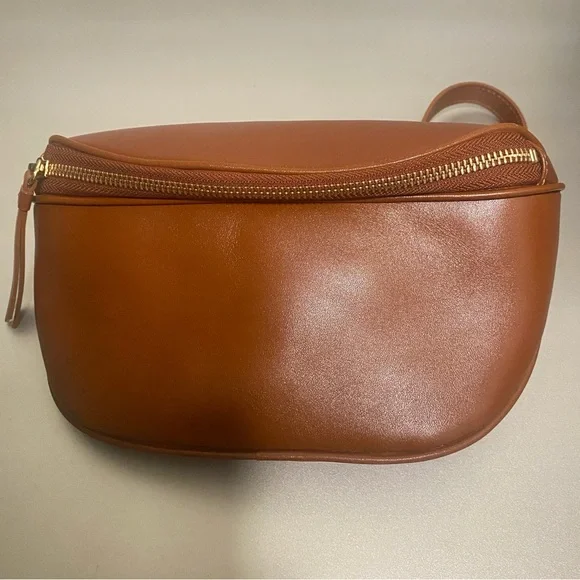 NWOT MARK & GRAHAM 100% LEATHER CROSSBODY SLING BAG IN HAZELNUT